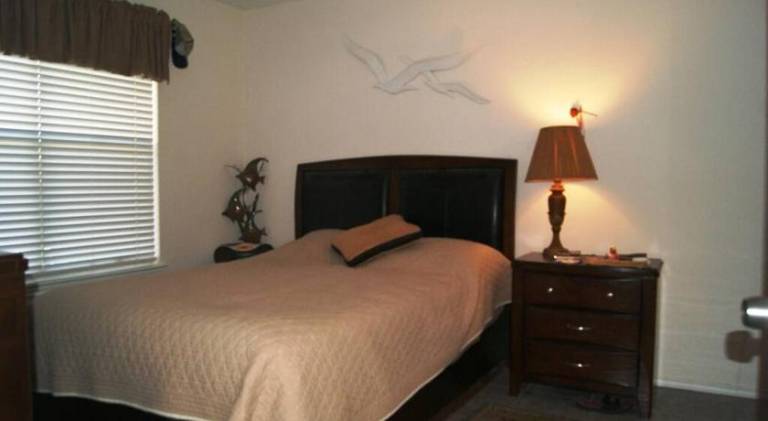 Parklane 105 2-3 minute walk to beach access — photo 2