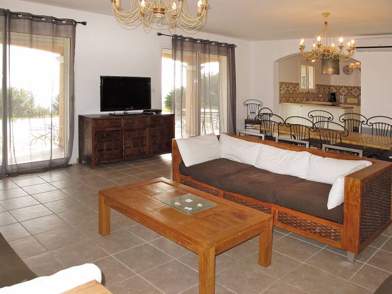 Fully equipped nice vacation home with barbecue, yard & private pool | Sea view | Dogs allowed — photo 3