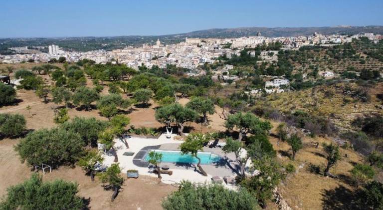 Villa with pool in Avola