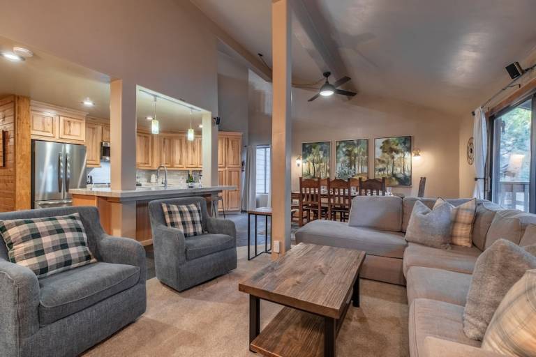 Mammoth Lakes, CA Vacation Rentals from 76 HomeToGo