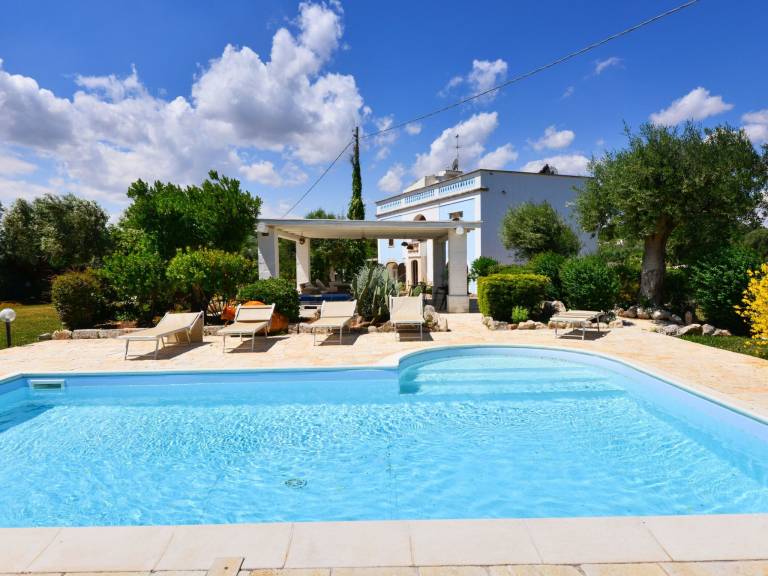 Vacation home with private pool, garden & patio | Pets are welcome in Ostuni