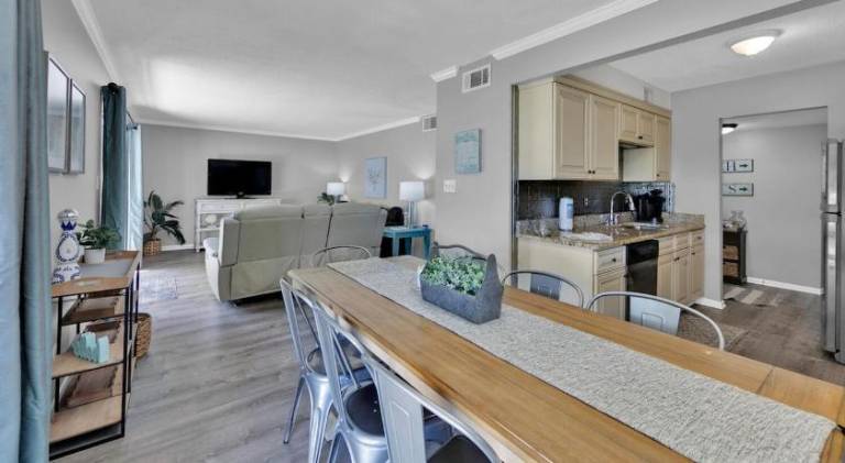 Quiet golf villa on course close to beach - Fiber Optic WiFi — photo 4