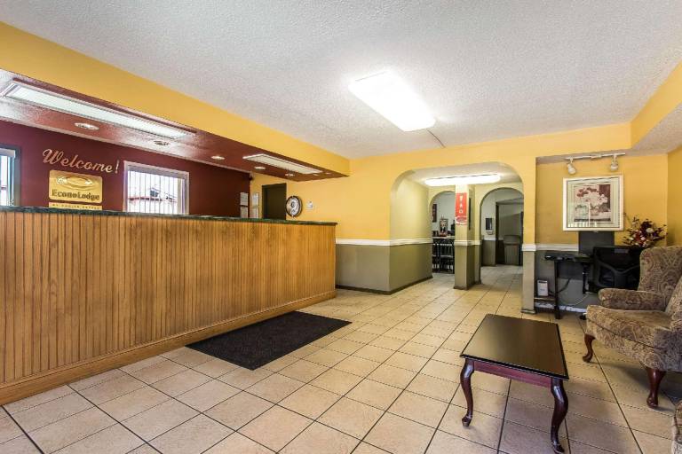 Days Inn by Wyndham Scottsboro AL — photo 3