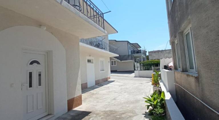 Holiday apartment with garden | Next to the beach | Pets are welcome in Brela