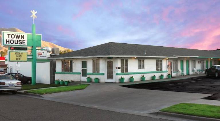Town House Motel — photo 5