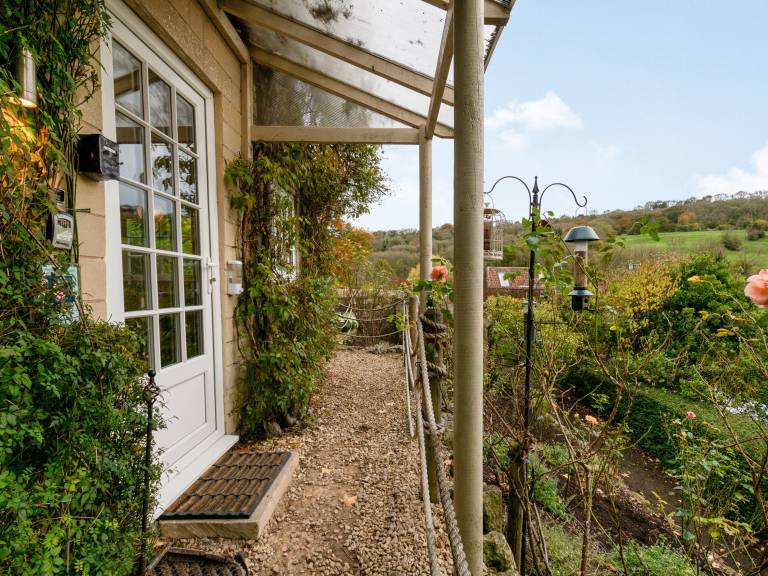 Cottage with terrace, yard & grill — photo 2