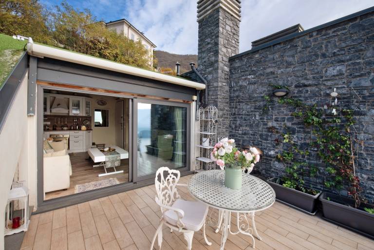 Vacation Home "Summer and Winter" with Lake View, Private Heated Indoor Pool & Wi-Fi in Varenna