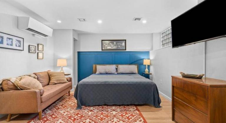 Apartment | Suitable for remote work | Dogs allowed in Pittsburg, PA