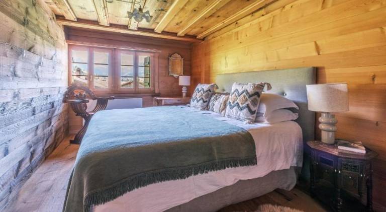 Chalet with pool — photo 2