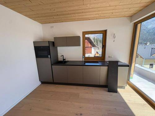 Lodge with sauna, jacuzzi & patio | Perfect for remote work — photo 2