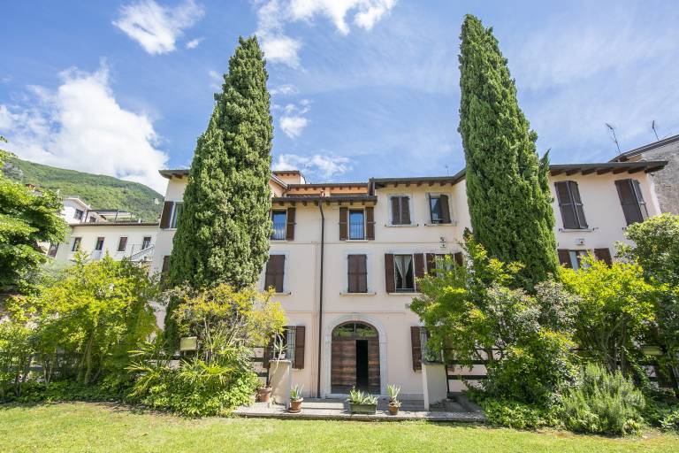 Charming holiday apartment with garden | Dogs allowed in Garda