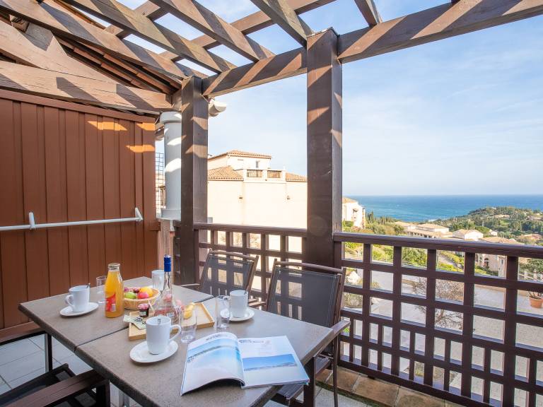 Rental apartment with pool, yard & terrace | Sea view — photo 2