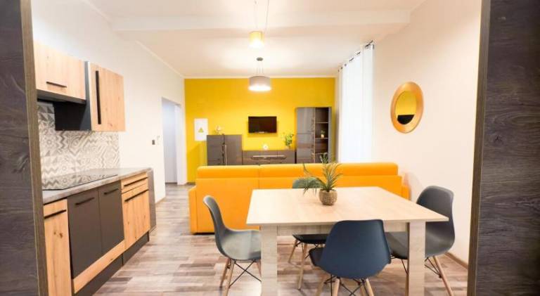 Residenza Santa Anastasia Yellow Balcony and lift in Piazza Erbe — photo 3