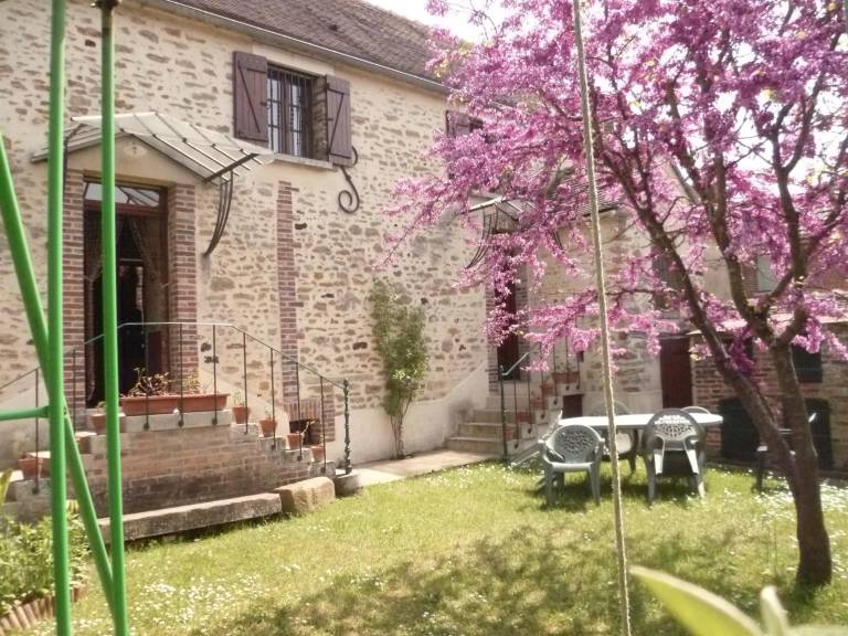 L'École Buissonnière: Charming cottage in Chéu near Chablis in Troyes