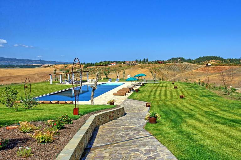 Villa with private pool, BBQ & patio — photo 5