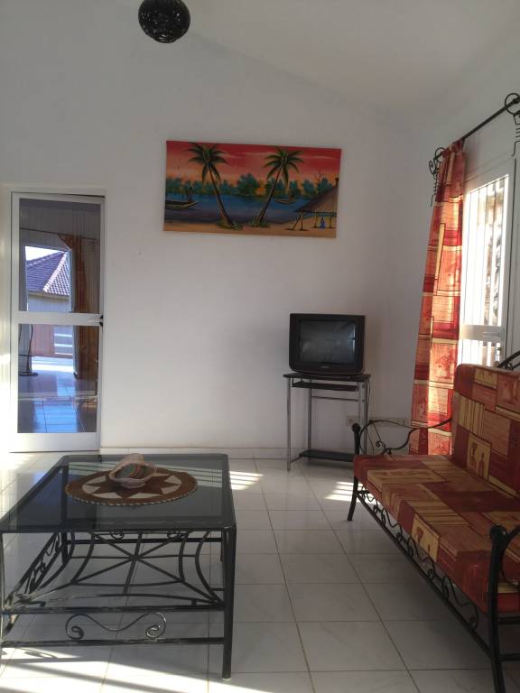 Bright apartment with sea view and garden in Ouoran, 100 m² — photo 3