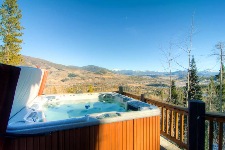 House with grill & hot tub | Mountain view | Suitable for remote work — photo 2