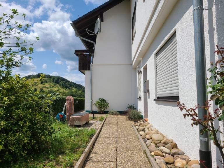 Holiday apartment with yard, terrace & BBQ | Garden view — photo 4