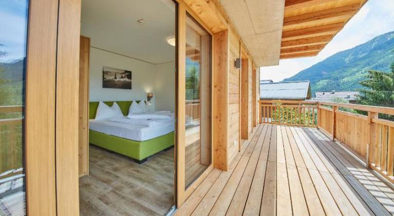 Serviced apartment with sauna, pool & yard — photo 4