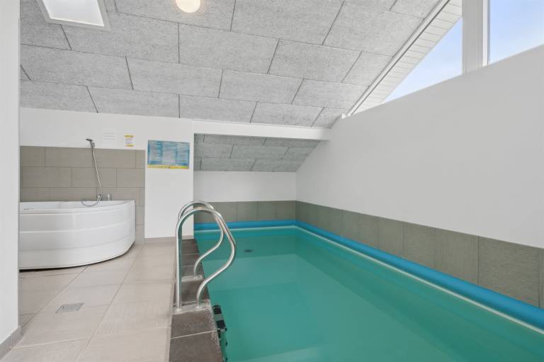 Vacation home with private pool, patio & yard | Sea view — photo 2