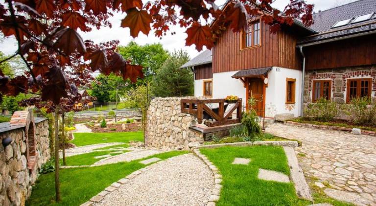 Rental apartment with yard, barbecue & patio in Karpacz