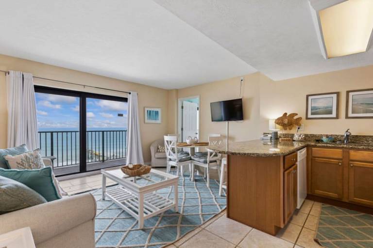 Top Floor Oceanfront condo w Pool Beach Access