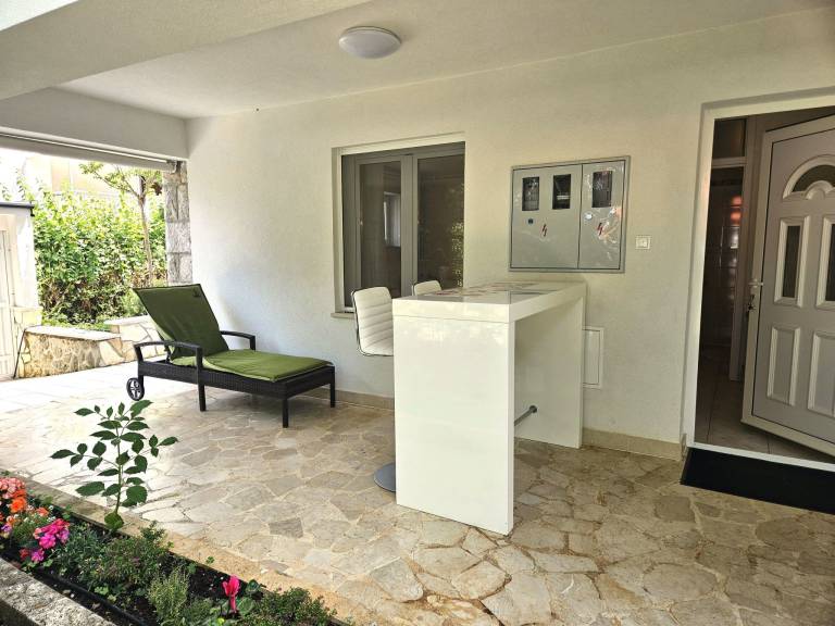 Apartment with terrace & grill — photo 3