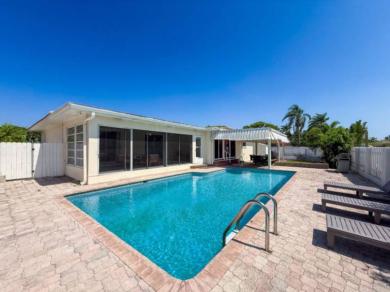 Pool Pet Friendly Game Room
