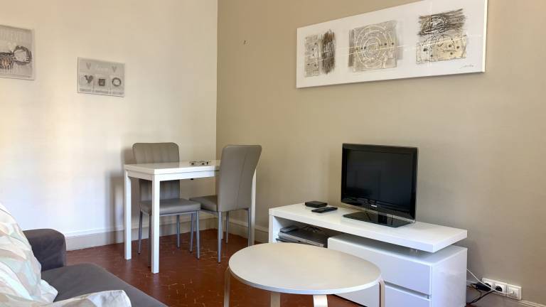 Fully equipped pleasant rental apartment | Close to Castle Hill | Beach nearby | Dogs allowed — photo 2