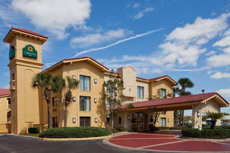 La Quinta Inn by Wyndham Orlando Airport West in Orlando, FL