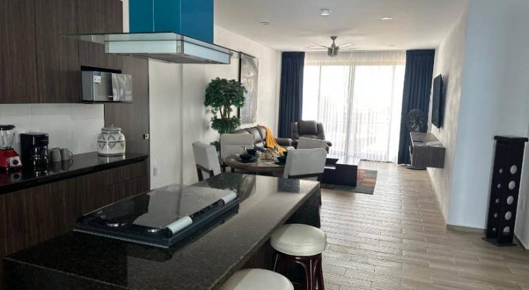 Serviced apartment with private pool, yard & terrace — photo 2