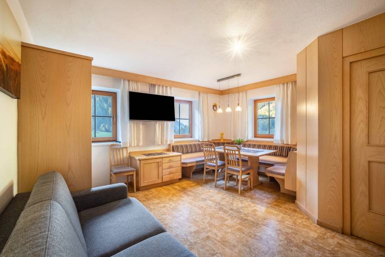 Family-friendly rental apartment with yard & BBQ | River view | Pet-friendly — photo 5