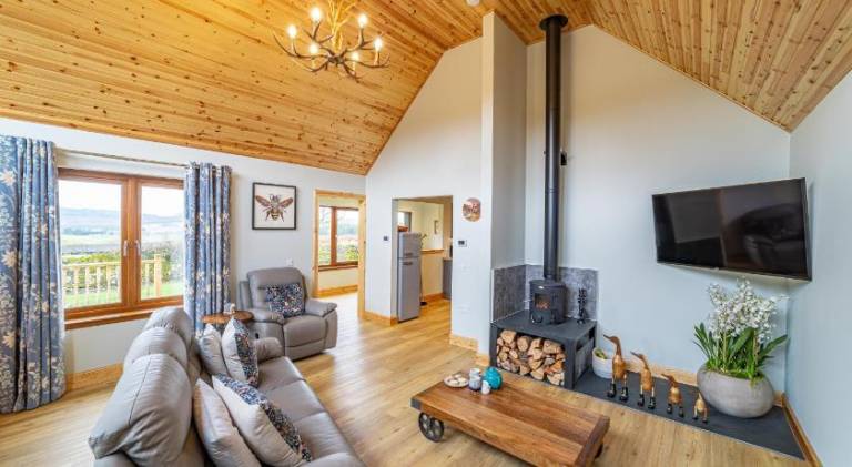 Chalet with hot tub — photo 2