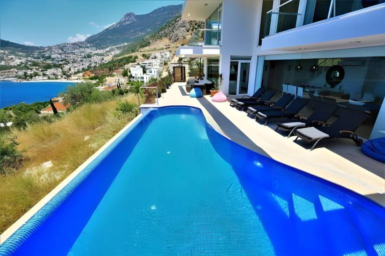 Vacation home with pool & BBQ — photo 3