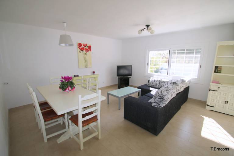 Fully equipped villa with patio, barbeque & garden | Beach nearby | Pet-friendly — photo 2