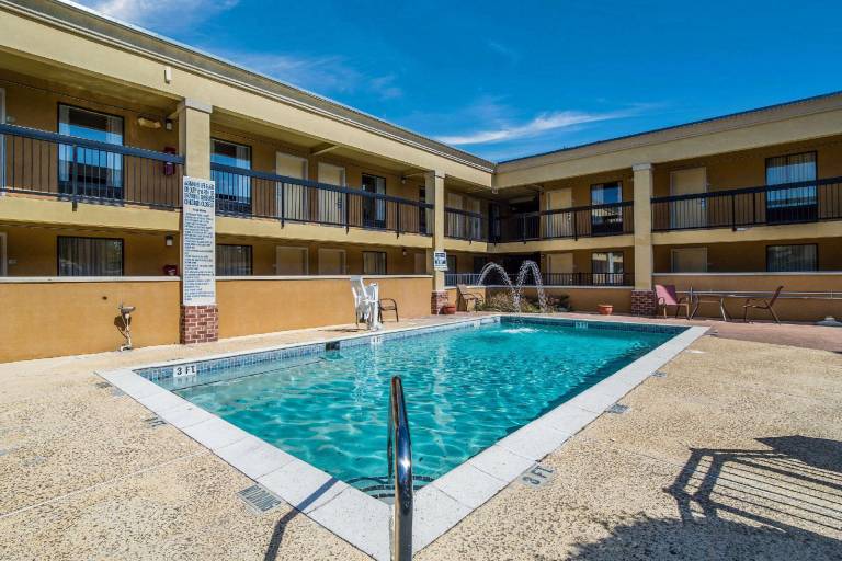 Quality Inn & Suites Conference Center Statesboro Historic District — photo 2