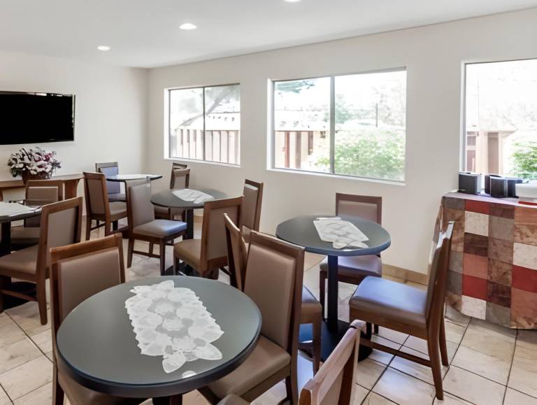 Days Inn by Wyndham San Marcos — photo 5