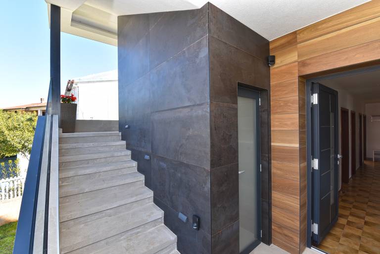 Apartment with patio & grill — photo 3