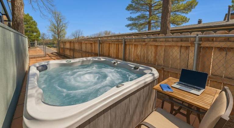 House with jacuzzi | Dogs allowed in Flagstaff, AZ