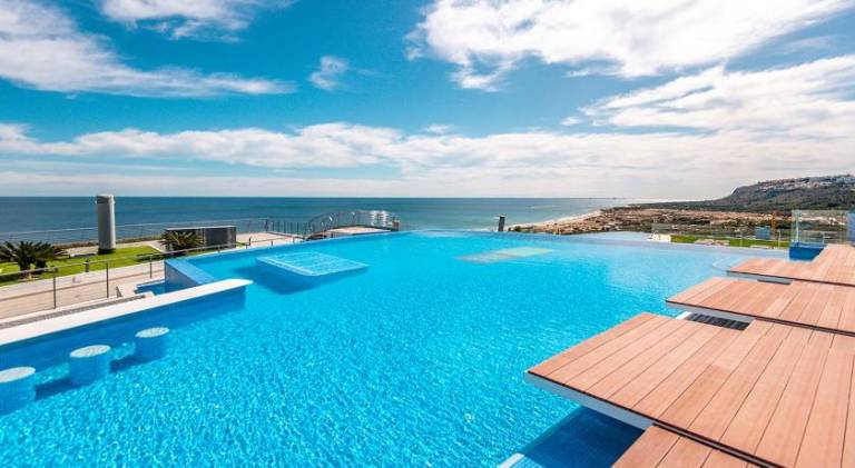 Infinity View luxury beachfront apartment pool&jacuzzi — photo 3