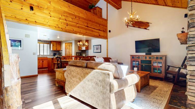 Condo with pool, sauna & jacuzzi | Mountain view — photo 3