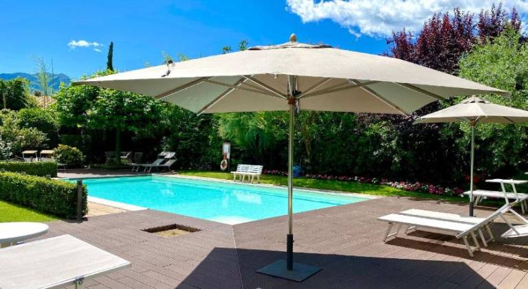 Rental apartment with BBQ, patio & private pool — photo 3