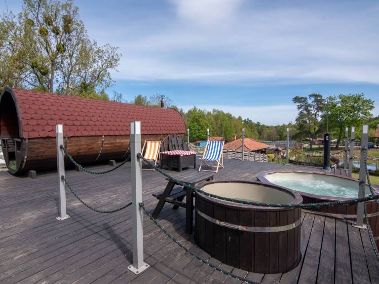 Vacation home with hot tub, patio & garden | Nature view — photo 5