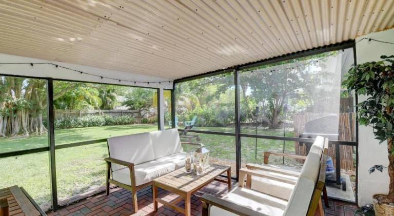 Vacation home with pool — photo 3