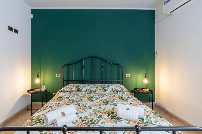 Apartment 'Wanderlust De Voyage Queen' with Wi-Fi and Air Conditioning — photo 3