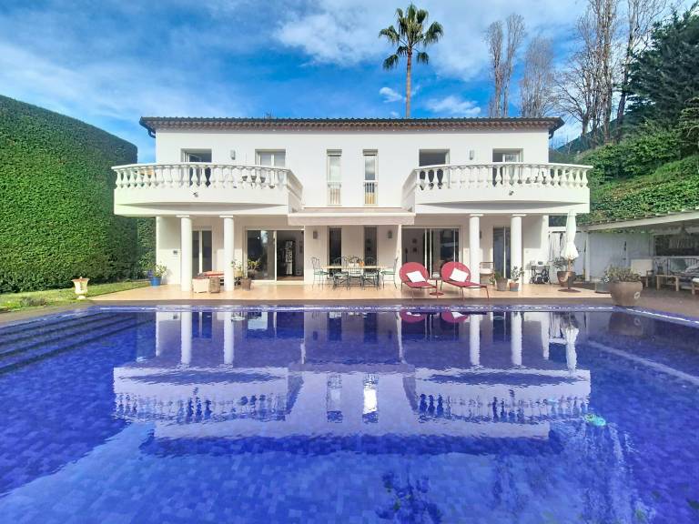 Family-friendly vacation home with terrace, barbecue & private pool | Pet-friendly in Grasse