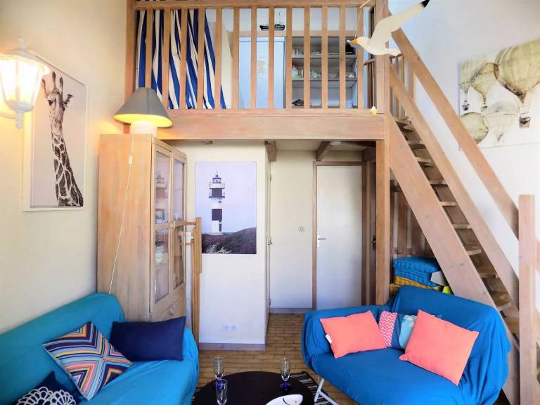 Vacation home with barbeque, yard & terrace — photo 3