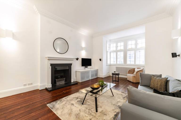 Elegant Two Level Kensington Apartment