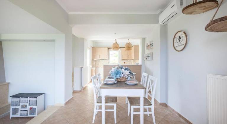 Apartment with patio | Pet-friendly — photo 2