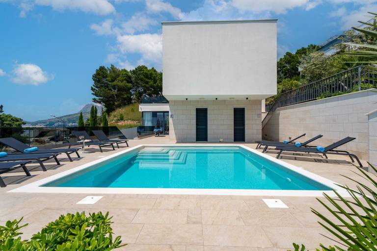 Children-friendly villa with sauna, patio & barbecue | Water view | Pets allowed — photo 3